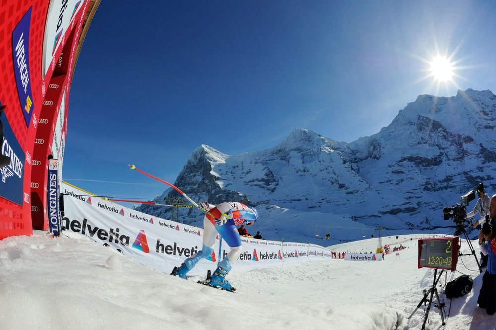 Alpine ski world. Горнолыжный спорт Швейцария. Лыжный спорт в Швейцарии. Горнолыжная трасса слалом. Картинки портв Швейцарии.