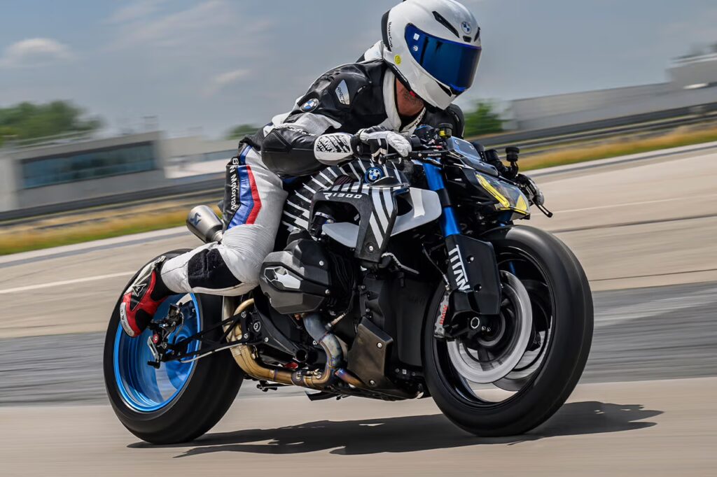 BMW Unleashes the R 1300 R “TITAN
